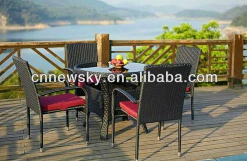 Modern rattan dinning table and chairs