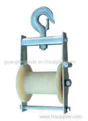 Hook type cable roller