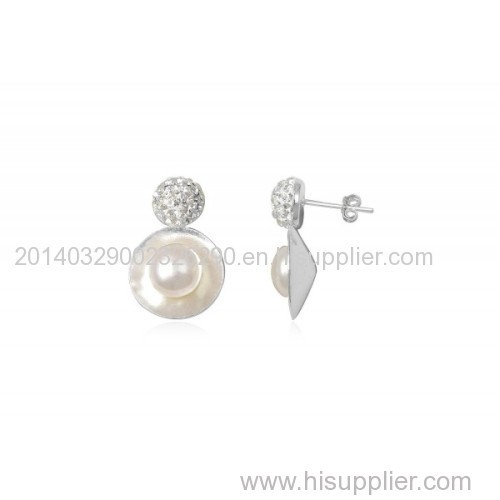 925 Sterling Silver Earring with Fresh Water Pearl.