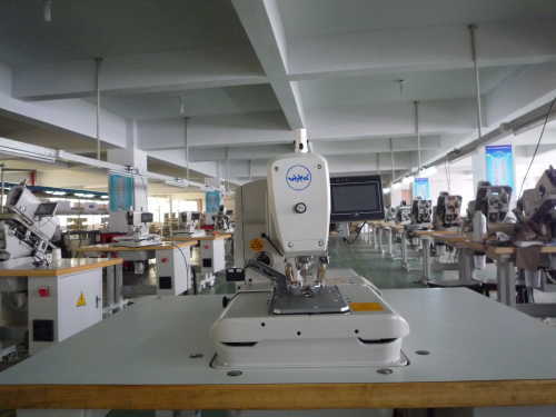 electronic eyelet sewing machine