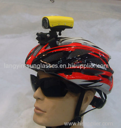 Full HD 1080P Helmet Action Sporting Camera with Torch (LY-1006)