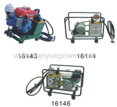 Superhigh pressure hydraulic pump station used in transmission line stringing operation