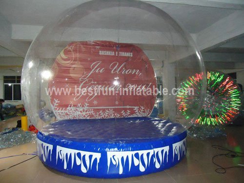Inflatable globe snow ball