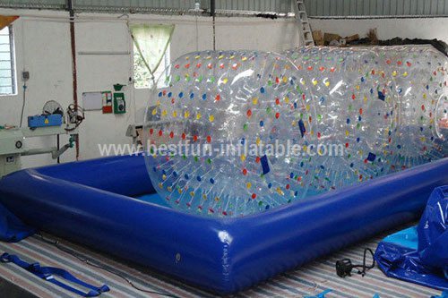 Inflatable pool for water balls