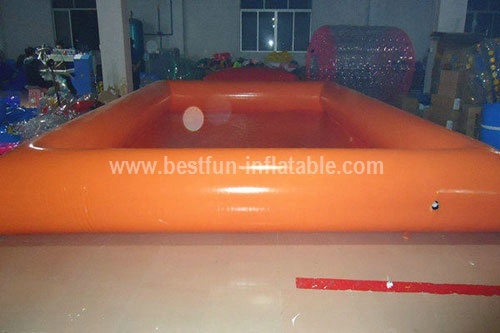 Large inflatable swimming pool