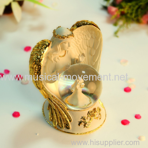 ANGEL SNOW WATER POLYRESIN GLOBE MUSIC BOX