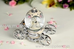 BRIDE CARRIAGE WATER GLOBE MUSIC BOX NEW 2014 ROTATING DANCE LED LIGHTS