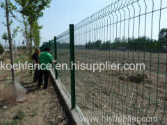 Welded wire mesh fence