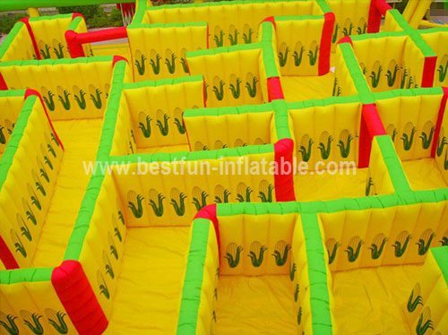 Outdoor inflatable tunnel maze