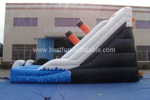 Sinking inflatable titanic water slide