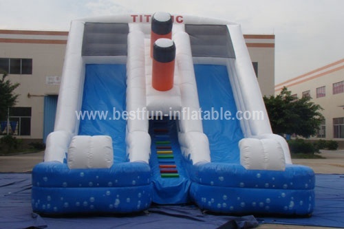 Sinking inflatable titanic water slide