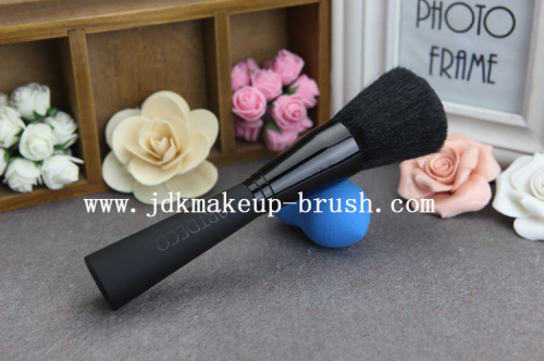 Flat top powder brush