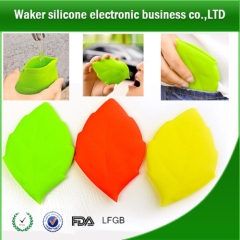 2014 wholesale leaf shape 100ml silicone water cup for traveling/Eco silicone water cup/silicone pocket