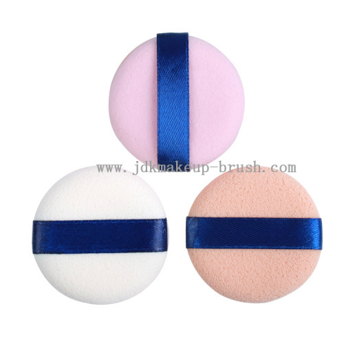 Round makeup sponge puff