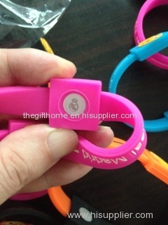 custom silicone wristbands