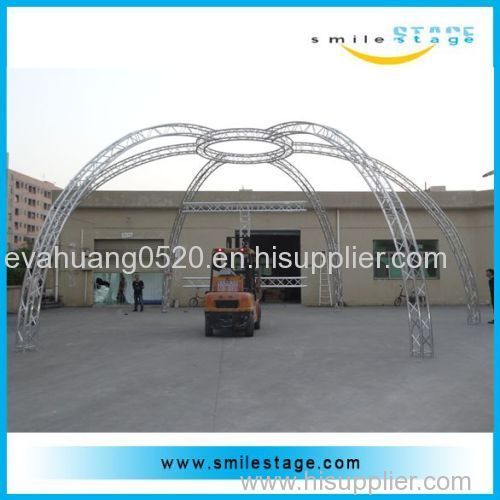 Event tent truss structure and round tent