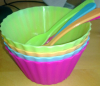 Set of 4 plastic ice cream bowls with spoons set in color card packing