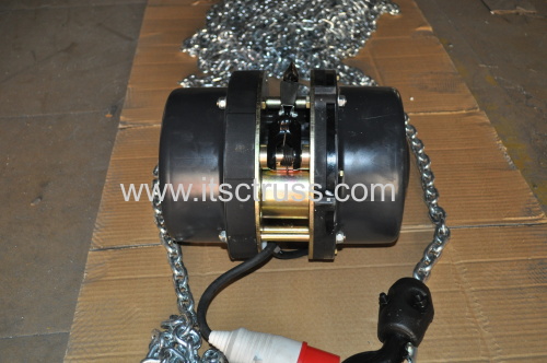 Motor hoist for aluminum truss roof