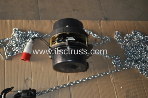 Motor hoist for aluminum truss roof