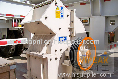 Hammer crusher with simple structure and high crushing ratio