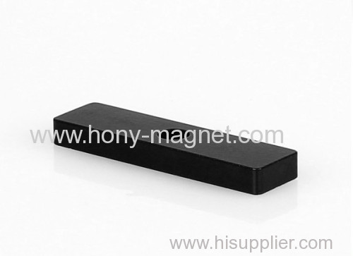 Bonded rectangular ferrite magnet with holes
