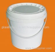 plastic buckets with lids