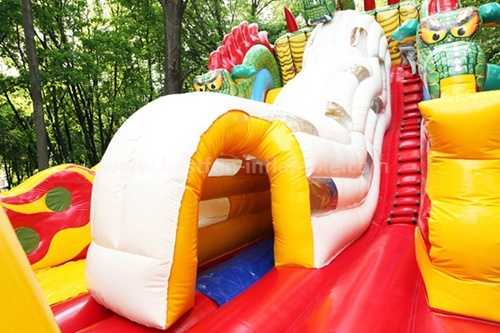 Attractive inflatable dragon slide