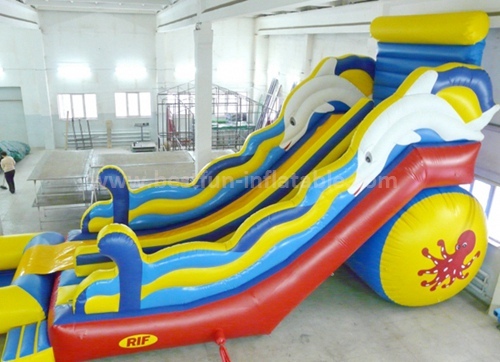 Long inflatable pool slide