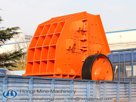 Simple structure hammer crusher