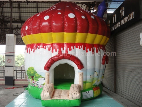 Hot selling fantastic commercial pvc mushroom style cheap inflatable bouncer