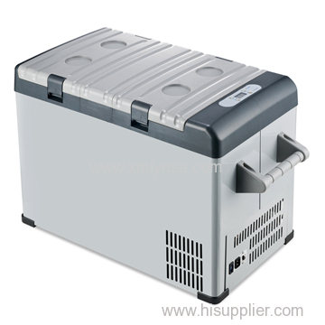 Mobile refrigerator with compressor 42L