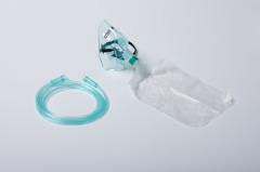 Oxygen mask with reservoir bag