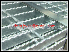 ISO9001 Serrated steel stair treads