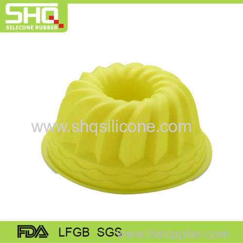 Foldable silicone molds for microwave cake