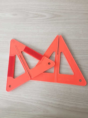 Chinese Manufacturer Cheap PlasticFoldable Car Safety Traffic Warning Triangle with Car Accessories