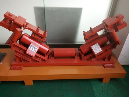 belt conveyor automatic adjustment device