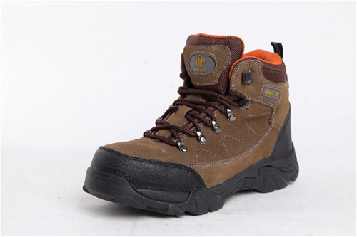 Insulated safety shoes for oil water and electric