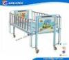 CE approved Manual child / infant hospital bed / bassinet with four casters