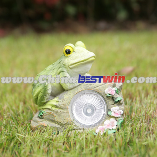 Garden Decor Post Solar Powered Light Resin Frog