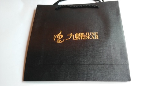 Black card paper gold stamped gift packaging bag printing on demands