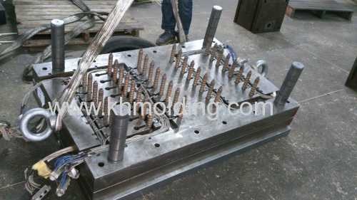 Hot runner for plastic injection mould