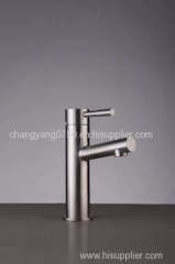 Cold and hotwater basin mixer