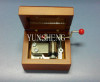 China Good Quality Red Natural Cube Designed Handcrank Wodden Music Box with Mirror Birthday Present Christmas Gift