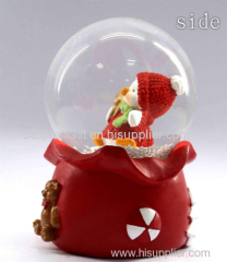 Indoor Polyresin Snow Globe Souvenir Gift Human Snow Globe