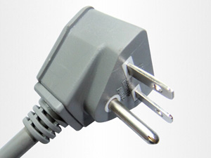 Plug the power cord for use in the United States and Europe
