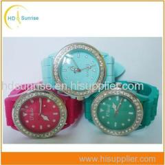 Fashion Waterproof Silicone Bracelet Quartz Wrist Geneva Watches with Diamond