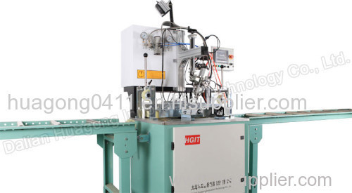 Strip feeding foaming machine injecting machine