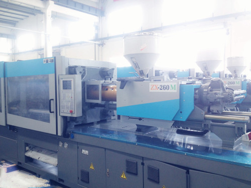 High speed injection molding machine with servo system