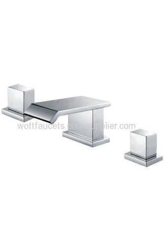 Horizontal water spout bathtub faucet