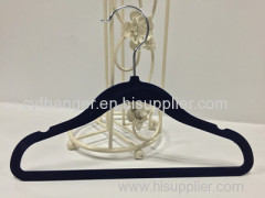 Factory made 33.5cm thickness black flocked with ident design non-slip kids hanger